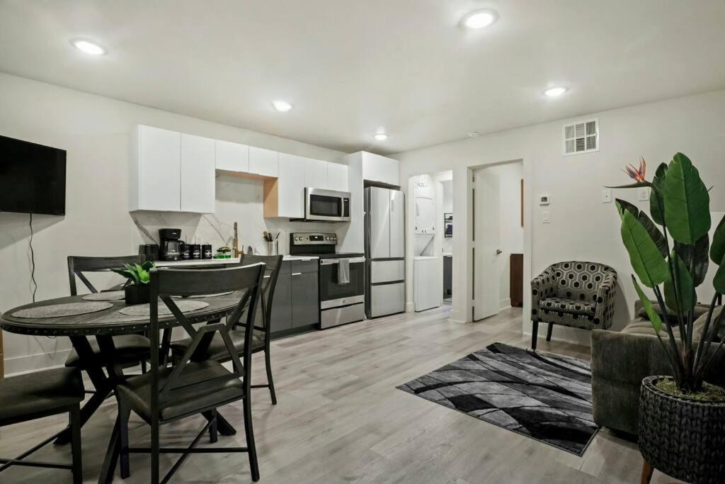 Apartment Near Deep Ellum *